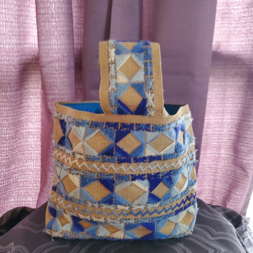 Vintage Embroidered Burlap Handbags - Picture 2 of 3